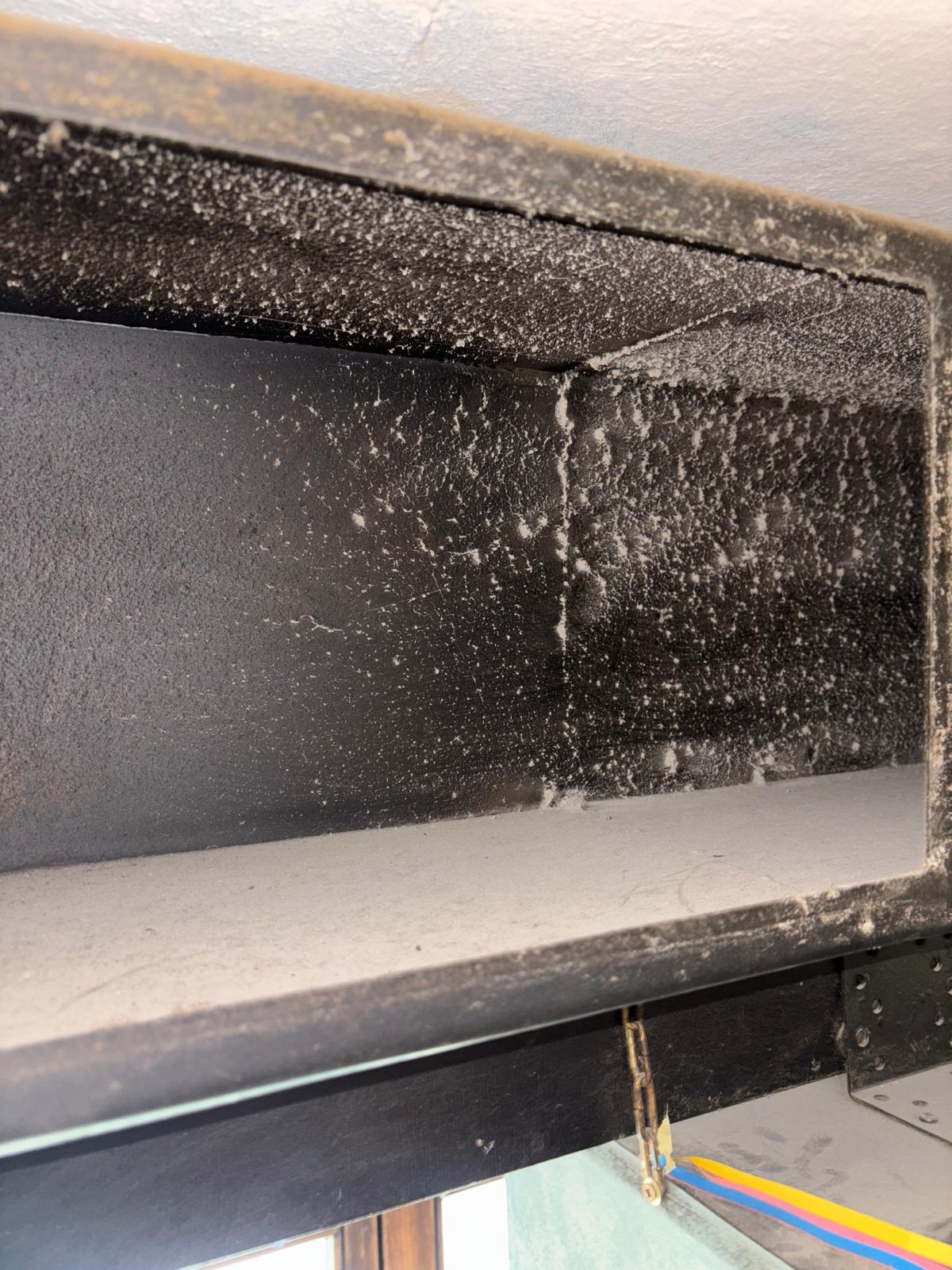 Vorher: verschmutzte Lüftungsanlage